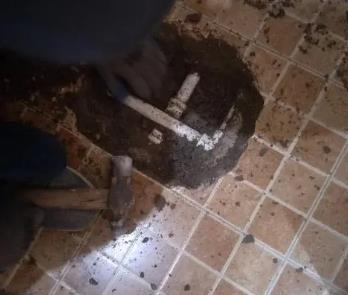 西陵卫生间漏水维修公司为您分享下卫生间渗水如何处理及注意事项